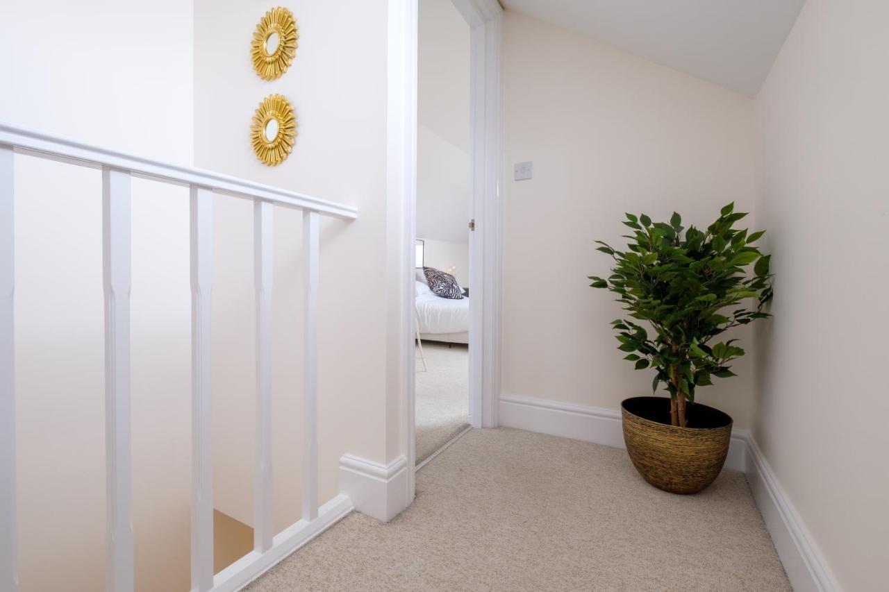 Luxury Living, Stylish Modern Apartment In The Heart Of Ryde Ryde  Exteriér fotografie
